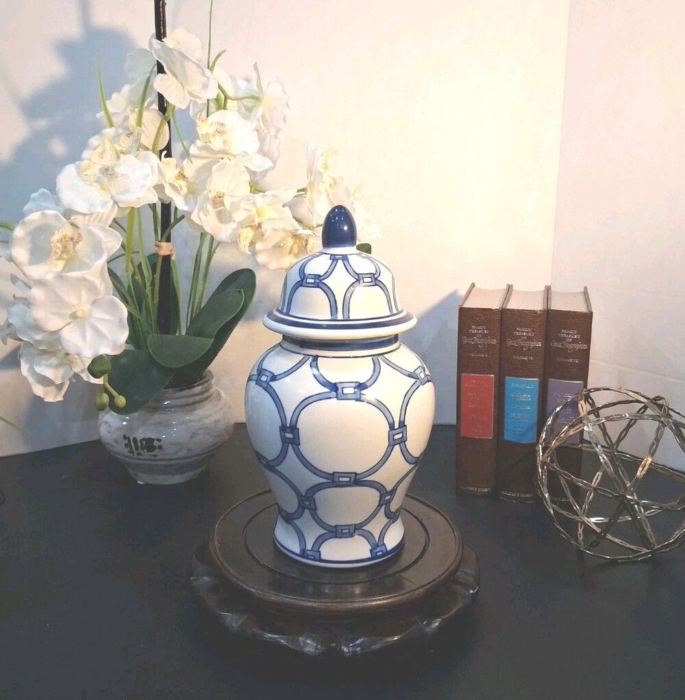 Sagebrook Home Blue/White Ceramic Ginger Jar Lidded;Chinoiserie LINK Design; EUC